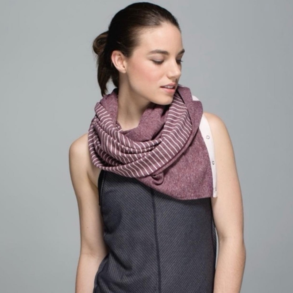 ✨️ Lululemon Vinyasa Infinity Scarf ✨️ Solid & Striped Purple Heather